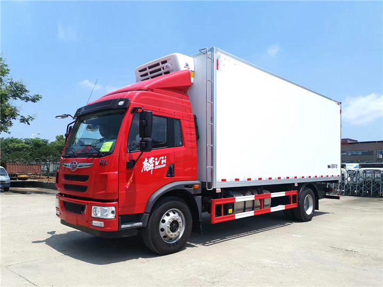 國(guó)六 解放麟VH6.8米冷藏車(chē)